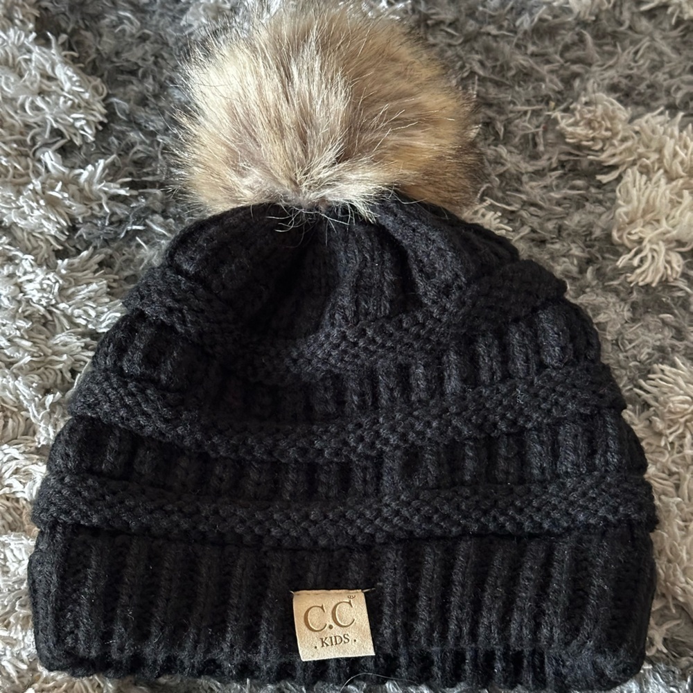 C.C Kids Black Solid Ribbed Beanie With Pom | EUC‎